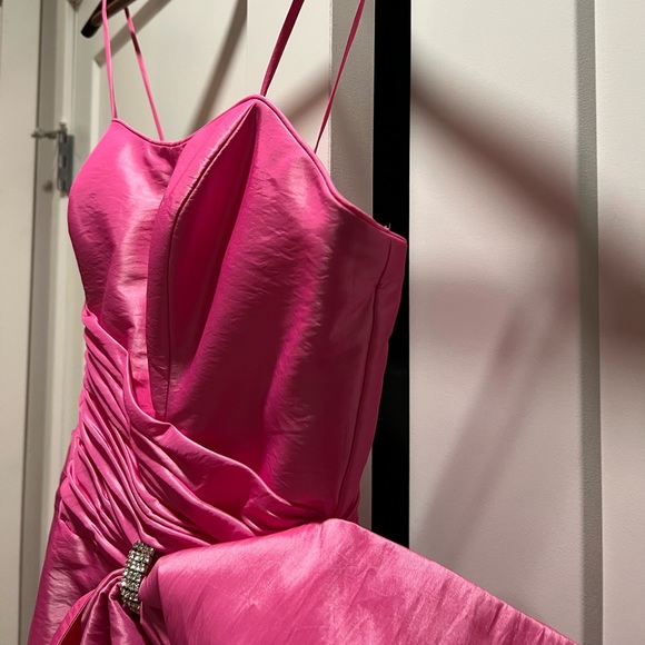 🩷Landa Formal Gown (Size 8)🩷 - Picture 8 of 16